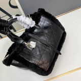 Dior Fashion Leather Plush Handbag Size: 28.5 x 19 x 21 CM