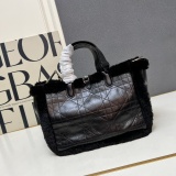 Dior Fashion Leather Plush Handbag Size: 28.5 x 19 x 21 CM