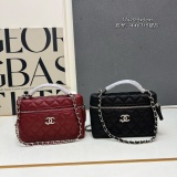 Chanel Fashion Versatile Leather Chain Crossbody Bag Lunch Box Bag Size: 17 x 19.5 x 5 CM