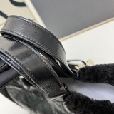 Dior Fashion Leather Plush Handbag Size: 28.5 x 19 x 21 CM