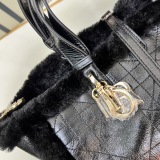Dior Fashion Leather Plush Handbag Size: 28.5 x 19 x 21 CM