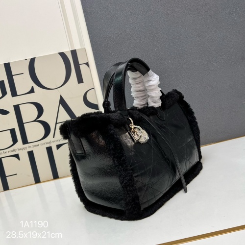 Dior Fashion Leather Plush Handbag Size: 28.5 x 19 x 21 CM
