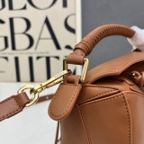 Loewe Puzzle Fashion Woven Handbag Crossbody Bag Size: 24 x 10.5 x 16 CM