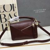 Loewe Puzzle Fashion Woven Handbag Crossbody Bag Size: 24 x 10.5 x 16 CM