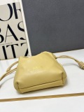 Loewe Fashion Mini Versatile Cloud Bag Sheepskin Handbag Crossbody Bag Size: 14 x 16 x 5 CM