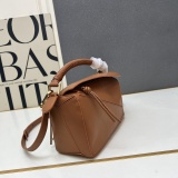 Loewe Puzzle Fashion Woven Handbag Crossbody Bag Size: 24 x 10.5 x 16 CM
