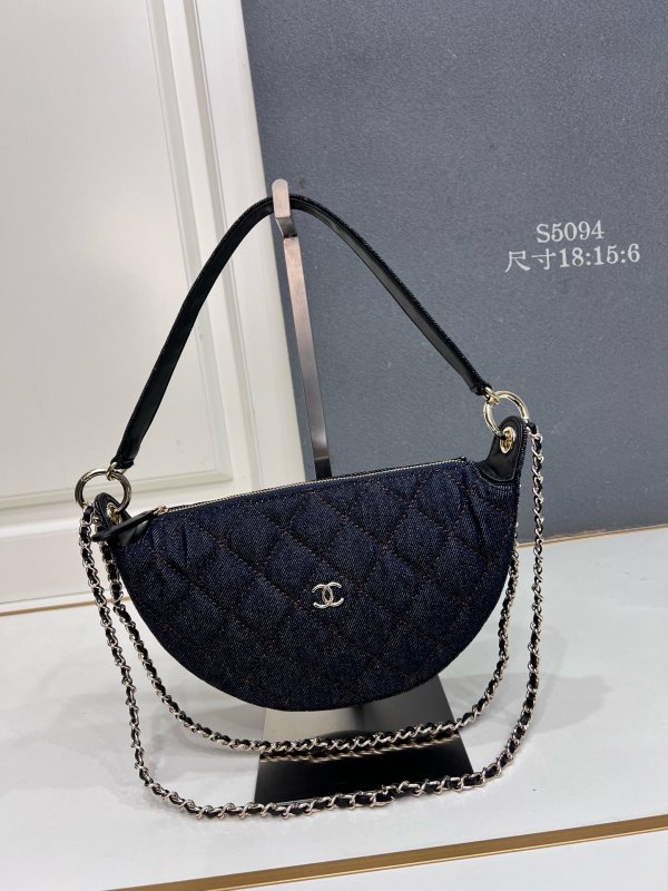 Chanel Fashion Versatile Denim Handbag Underarm Bag Size: 18 x 15 x 6 CM