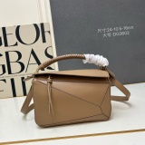 Loewe Puzzle Fashion Woven Handbag Crossbody Bag Size: 24 x 10.5 x 16 CM