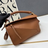 Loewe Puzzle Fashion Woven Handbag Crossbody Bag Size: 24 x 10.5 x 16 CM