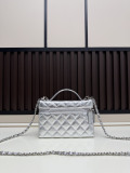 Chanel New Classic Versatile Diamond Grid Leather Box Bag Crossbody Bag Size: 17 x 19.5 x 5CM