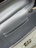 Chanel New Classic Versatile Diamond Grid Leather Box Bag Crossbody Bag Size: 17 x 19.5 x 5CM
