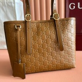 Gucci Classic Embossed GG Shoulder Bag Bucket Bag Size: 25 x 20 x 10 CM