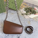 Gucci Fashion Mini Asymmetric Flip Chain Underarm Bag Handbag Size: 19.5 x 12.5 x 6 CM