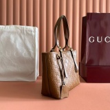 Gucci Classic Embossed GG Shoulder Bag Bucket Bag Size: 25 x 20 x 10 CM