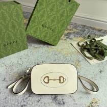 Gucci Classic Horseclip Shoulder Bag Crossbody Bag Size: 20 x 13 x 6 CM Gucci Classic Horseclip Shoulder Bag Crossbody Bag Size: 20 x 13 x 6 CM