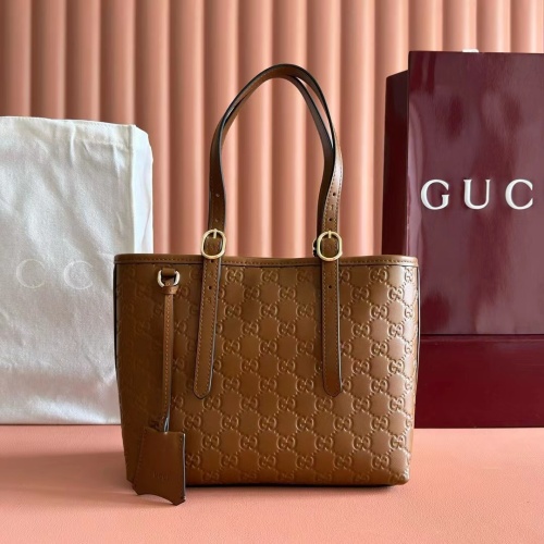 Gucci Classic Embossed GG Shoulder Bag Bucket Bag Size: 25 x 20 x 10 CM
