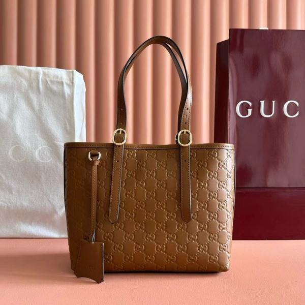 Gucci Classic Embossed GG Shoulder Bag Bucket Bag Size: 25 x 20 x 10 CM