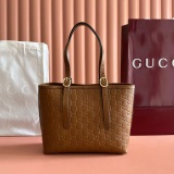 Gucci Classic Embossed GG Shoulder Bag Bucket Bag Size: 25 x 20 x 10 CM