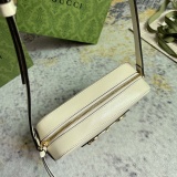 Gucci Classic Horseclip Shoulder Bag Crossbody Bag Size: 20 x 13 x 6 CM
