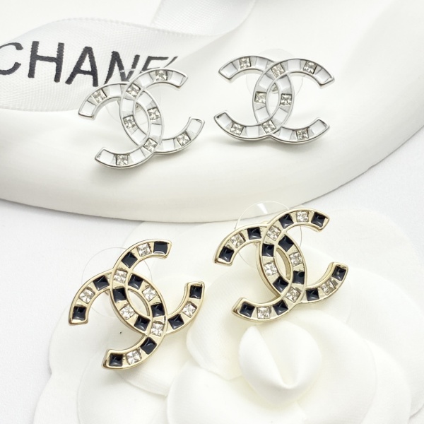 Chanel Fashion Versatile Square Diamond CC Earrings