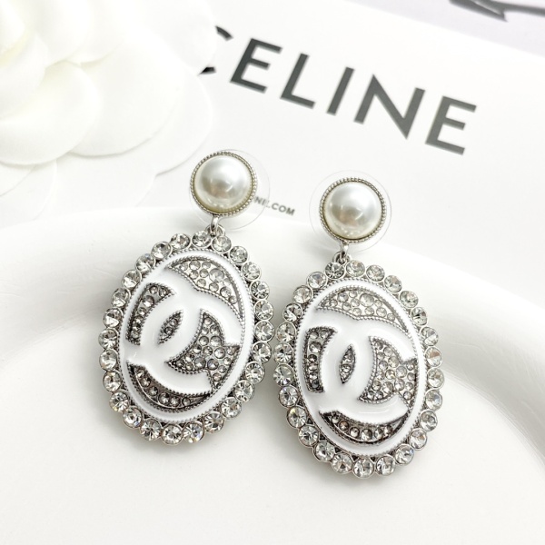 Chanel Fashion Versatile Pearl Pendant Full Diamond Elliptical Earrings