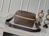 Louis Vuitton Retro Logo Postman Bag Camera Bag Crossbody Bag Size: 27 x 19 CM