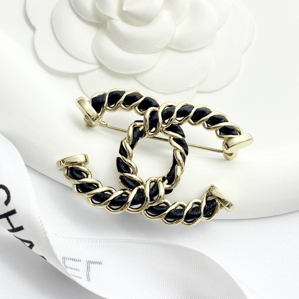 Chanel Retro Classic Retro Spiral CC Brooch