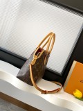 Louis Vuitton Mini Fashion Logo Printed Handbag Crossbody Bag Size: 13.8 x 8.3 x 4.7 CM
