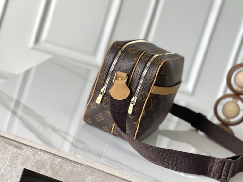 Louis Vuitton Retro Logo Postman Bag Camera Bag Crossbody Bag Size: 27 x 19 CM