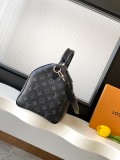 Louis Vuitton Classic Logo Printed Handbag Crossbody Bag Size: 21 x 17 x 30 CM
