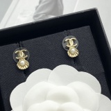 Chanel Fashion Versatile Pearl Shell Earrings
