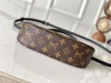 Louis Vuitton Fashion Vintage Flower Chain Shoulder Bag Crossbody Bag Size: 24 x 10 x 6 CM
