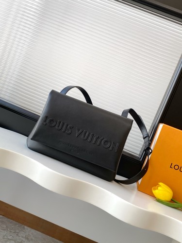 Louis Vuitton Fashion Logo Flip Shoulder Bag Crossbody Bag Size: 24 x 19 x 18 CM