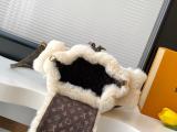 Louis Vuitton Fashion Casual Versatile Wool Handbag Size: 16.5 x 13 x 25 CM