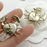 Chanel Fashion Versatile Crab Double C Earrings