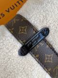 Louis Vuitton Classic Versatile Wool Handbag Size: 14.5 x 8 x 22 CM
