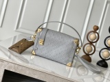 Louis Vuitton Classic Versatile Leather Box Bag Crossbody Bag Size: 23.5 x 16.0 x 8.5 CM