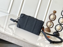 Louis Vuitton Classic Logo Printed Versatile Box Bag Crossbody Bag Size: 22.5 × 14 × 5 CM