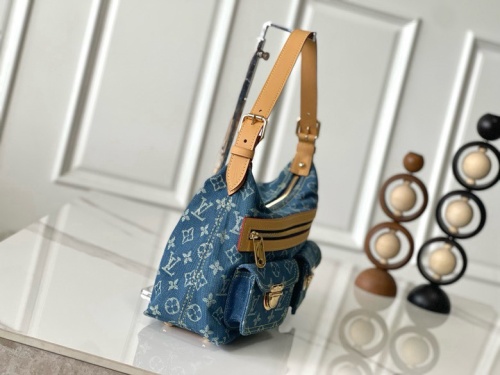Louis Vuitton Retro Versatile Logo Printed Cowboy Handbag Underarm Bag Size: 30 x 10 x 19 CM