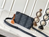 Louis Vuitton Classic Logo Printed Versatile Box Bag Crossbody Bag Size: 22.5 × 14 × 5 CM