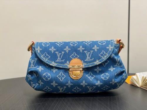 Louis Vuitton Retro Versatile Logo Printed Cowboy Handbag Underarm Bag Size: 26 x 15 x 9 CM