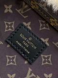 Louis Vuitton Fashion Casual Versatile Wool Handbag Size: 16.5 x 13 x 25 CM