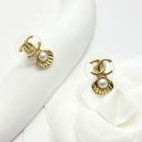 Chanel Fashion Versatile Pearl Shell Earrings