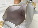 Louis Vuitton Classic Versatile Leather Box Bag Crossbody Bag Size: 23.5 x 16.0 x 8.5 CM