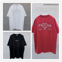 Prada 26SS Classic Patchwork Embroidered Short Sleeve Unisex Canal Round Neck T-shirt Prada 26SS Classic Patchwork Embroidered Short Sleeve Unisex Canal Round Neck T-shirt