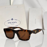 Prada Fashion Versatile Glasses Model: PRC06S Size: 52-22-140