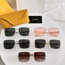 Loewe Fashion Versatile Square Frame Glasses Model: LW40106U Size: 59-17-145 Loewe Fashion Versatile Square Frame Glasses Model: LW40106U Size: 59-17-145