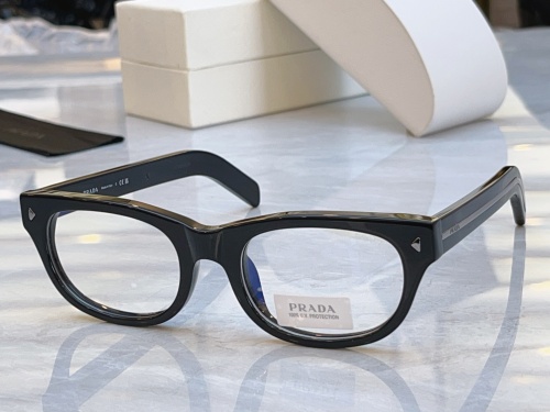 Prada Fashion Versatile Glasses Model: SPR C09 Size: 52-20-145