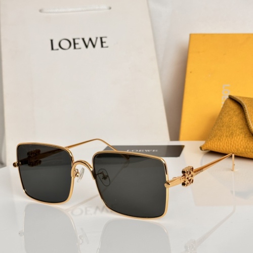 Loewe Fashion Versatile Square Frame Glasses Model: LW40106U Size: 59-17-145