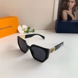 Louis Vuitton Couple Fashion Versatile Square Frame Sunglasses